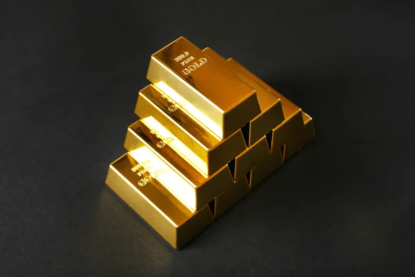 Gold bars on black background — Stock Photo, Image