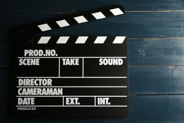 Tahta arka planda film alkışlaması