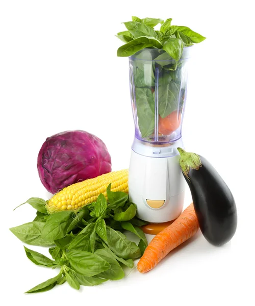 Licuadora con verduras frescas aisladas en blanco —  Fotos de Stock