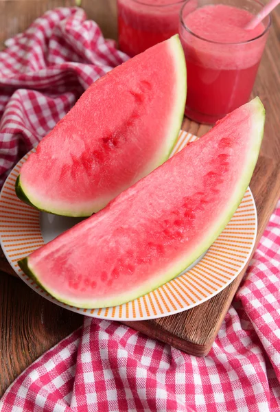 Juicy watermelon on table close-up — Stock Photo, Image
