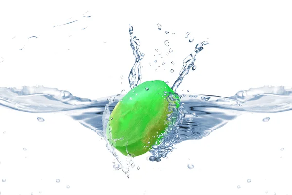 Aromatische groene zeep in water splash — Stockfoto