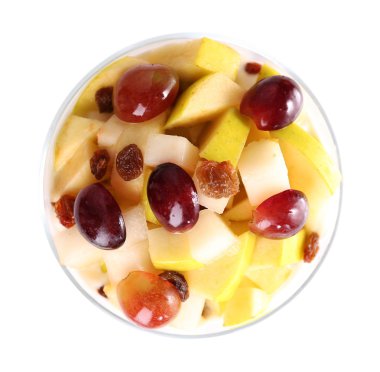 beyaz izole sağlıklı kahvaltı - Yoğurtlu taze üzüm ve elma dilim ve müsli cam kapta yaptı