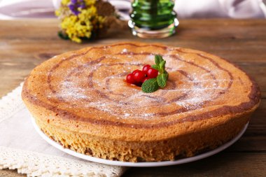 Masada lezzetli ev yapımı pasta