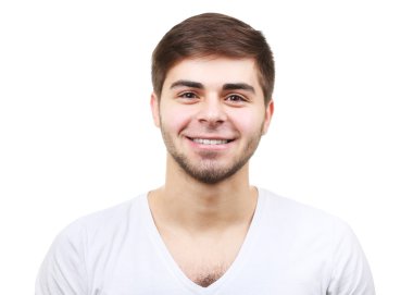 Adam beyaz izole gülümseyen portresi