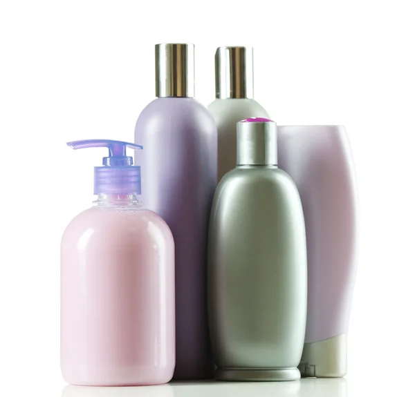 Bottiglie cosmetiche isolate su sfondo bianco — Foto Stock