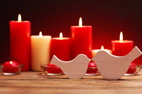 Presente romântico com velas, conceito de amor — Fotografia de Stock