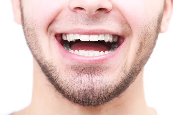 Homem sorridente após visita dentista isolado em branco — Fotografia de Stock