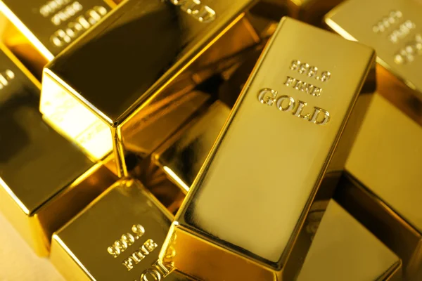 Guldtackor isolerad på vit — Stockfoto
