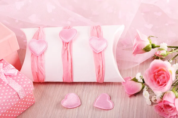 Presente artesanal no Dia dos Namorados, close-up — Fotografia de Stock