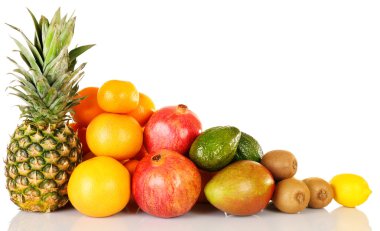 Beyaza izole edilmiş egzotik meyve çeşitleri