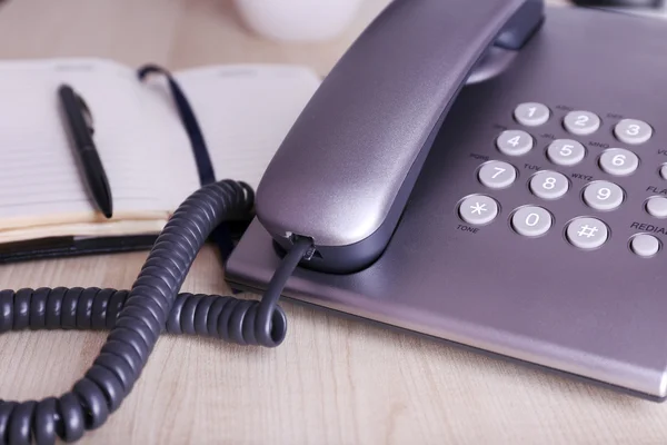 Office werkplek met telefoon instellen close-up — Stockfoto