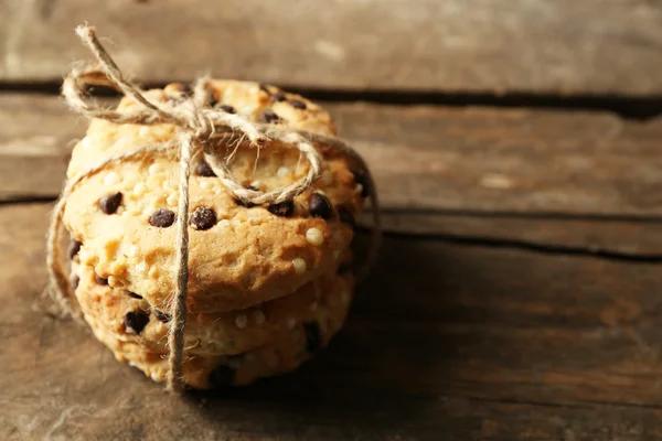 Вкусное печенье на деревенском деревянном фоне — стоковое фото