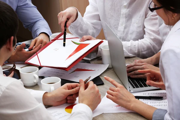 Kelompok orang bisnis yang bekerja di kantor — Stok Foto