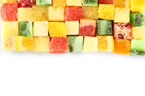 Frutas cortadas isoladas em branco — Fotografia de Stock