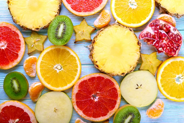 Sliced fruits on table, close-up — Stock Photo, Image