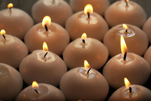 Queimando velas close-up — Fotografia de Stock