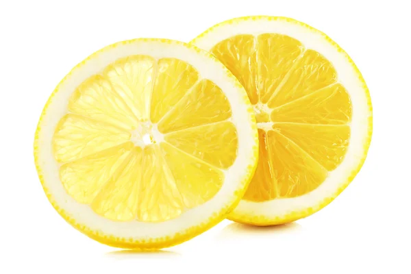 Succose fette di limone isolate su bianco — Foto Stock