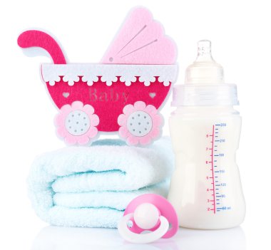 Biberon süt, çocuk arabası ve üzerinde beyaz izole emzik