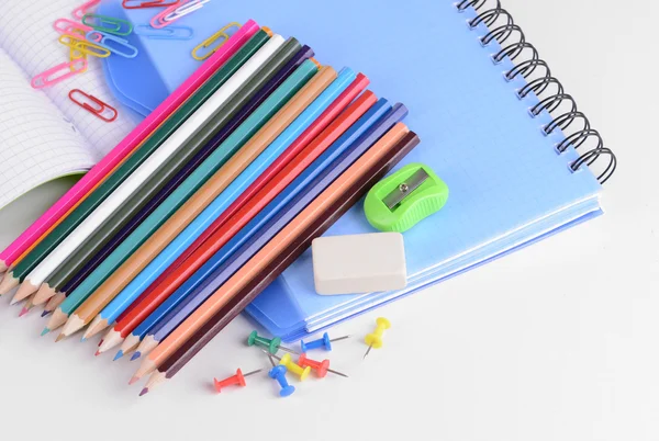 Papelería de la escuela aislado en blanco — Foto de Stock