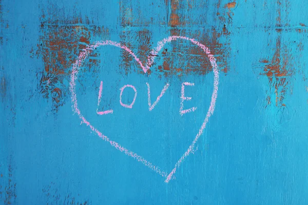 Heart drawn of chalk on wooden background close-up — Stock Photo, Image