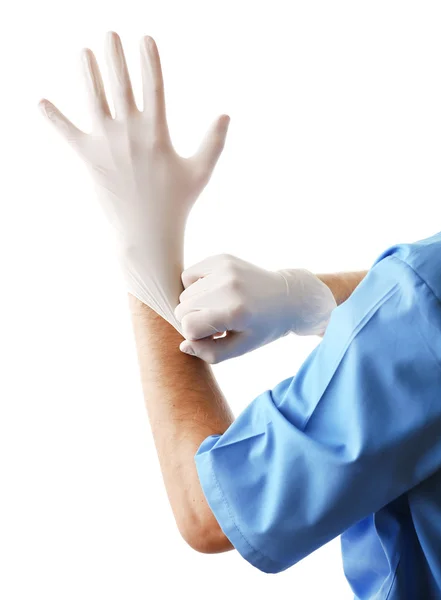Doktor si obléká sterilní rukavice izolované na bílém — Stock fotografie
