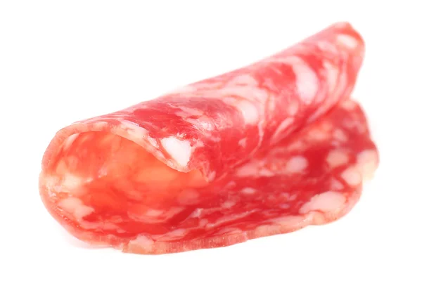 Tranche de salami isolée sur fond blanc — Photo