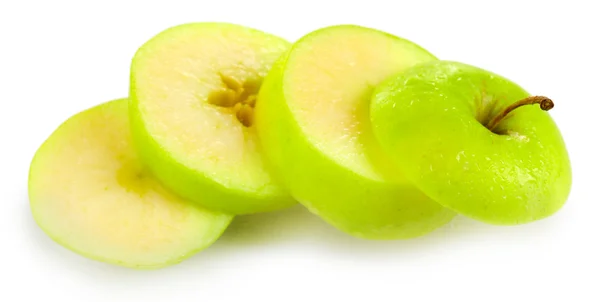 Fette succose di mela isolate su bianco — Foto Stock