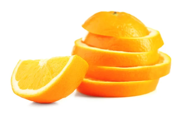 Tranches juteuses d'orange isolées sur blanc — Photo