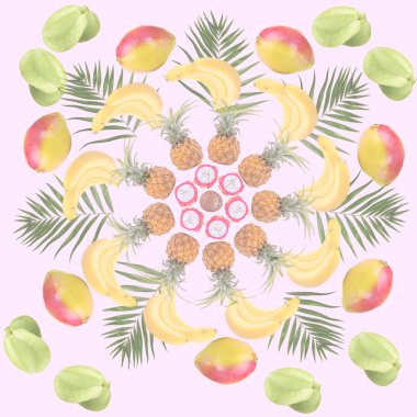 Tropikal arka plan ile mango, carambolas, ananas, muz, dragonfruits ve yeşil palmiye yaprakları