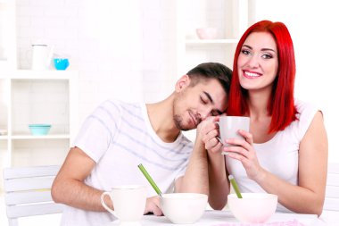 Mutfakta Kahvaltı eder