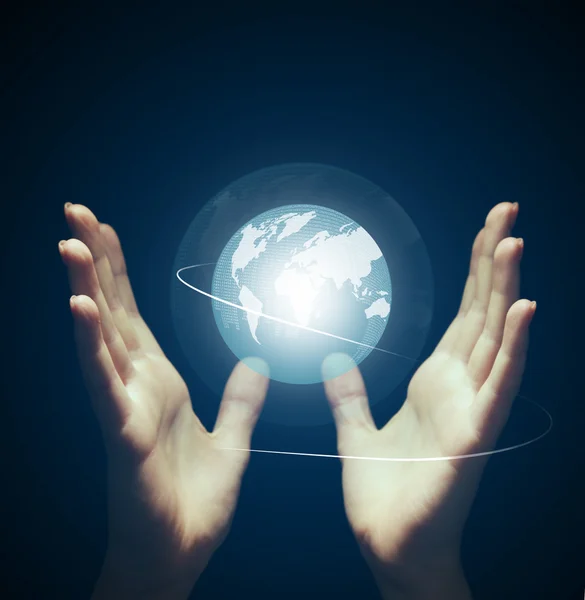 Händer med holografisk projektion, framtiden projicera koncept — Stockfoto