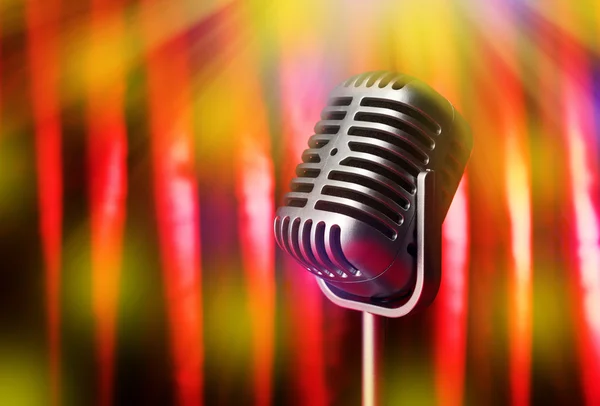Microfone retro em fundo cortina brilhante — Fotografia de Stock
