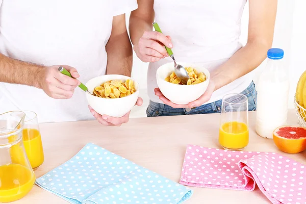 Couple has breakfast in kitchen — Stock Photo, Image
