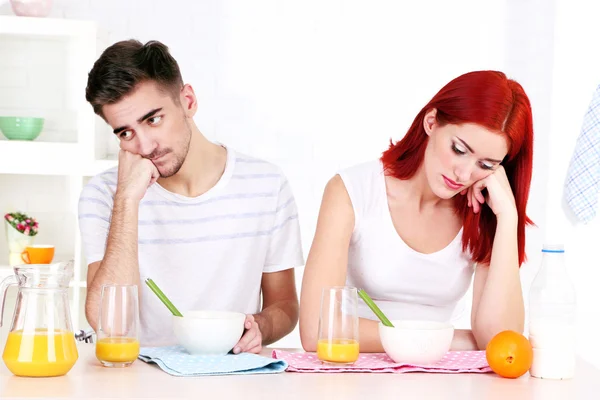 Sleepy couple has breakfast in kitchen — Stock Photo, Image