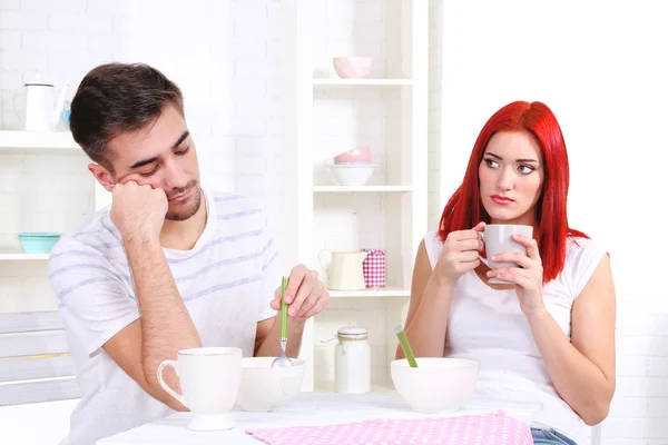 Sleepy couple has breakfast in kitchen — Stock Photo, Image