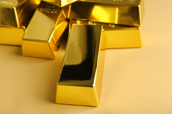 Gold bars on table close-up — Stock Photo, Image