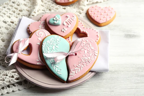 Heart shaped cookies for valentines day on plate, on color wooden background — Stock Photo, Image