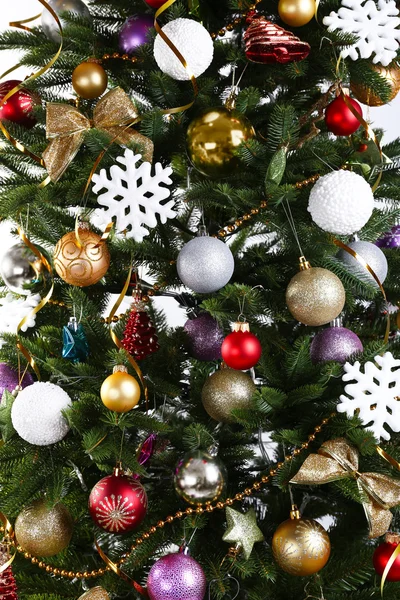 Primer plano del árbol de Navidad decorado — Foto de Stock