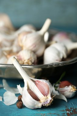 çiğ sarımsak ve baharat