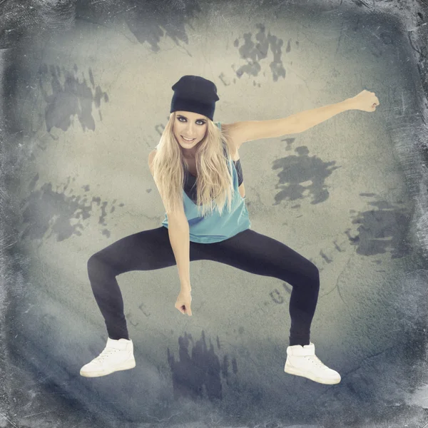 Hip hop dancer portrait on grunge background — Stock Photo, Image