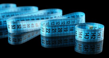 bant siyah arkaplanda ölçülüyor