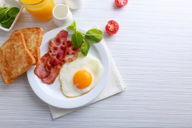 Pastırmalı yumurta ahşap tablo