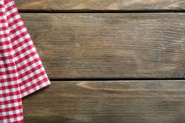 Tahta masadaki peçete.