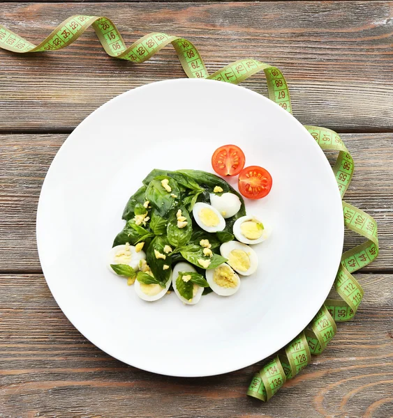 Salad with quail egg and basil — Stock Photo, Image
