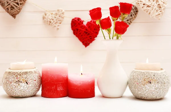 Regalo romantico con candele, concetto d'amore — Foto Stock