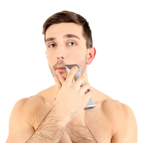 Bonito jovem barbeando sua barba isolada em branco — Fotografia de Stock