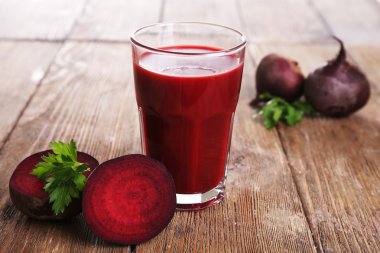 Pancar suyu pancar ahşap tablo ile yakın çekim