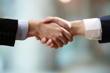 Parlak arkaplanda iş tokalaşması