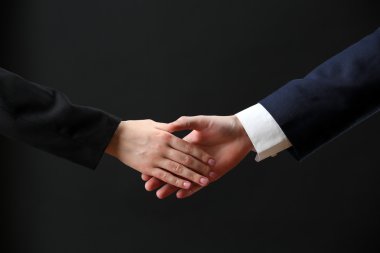 İş karşılıklı koyu arka plan üzerinde