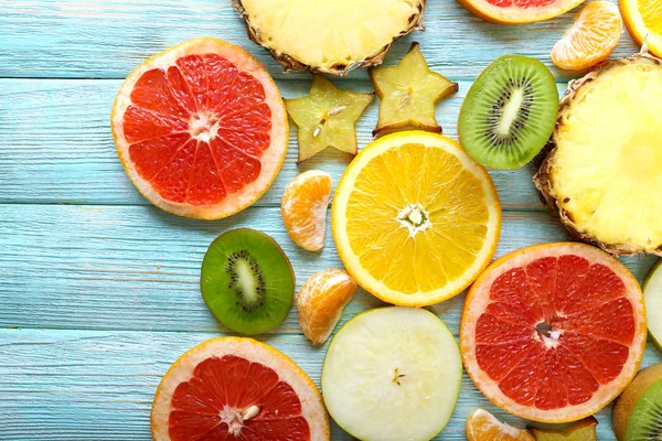 Sliced fruits on table, close-up — Stock Photo, Image